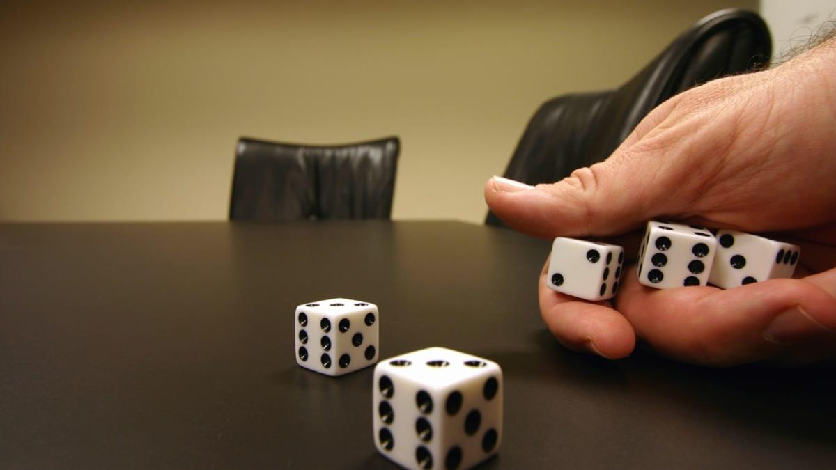 How to Create a Dice Roller Web App with HTML, CSS & JavaScript